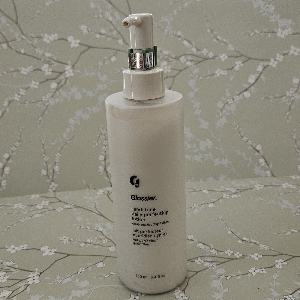 Glossier Sandstone Daily Perfecting Lotion NEW